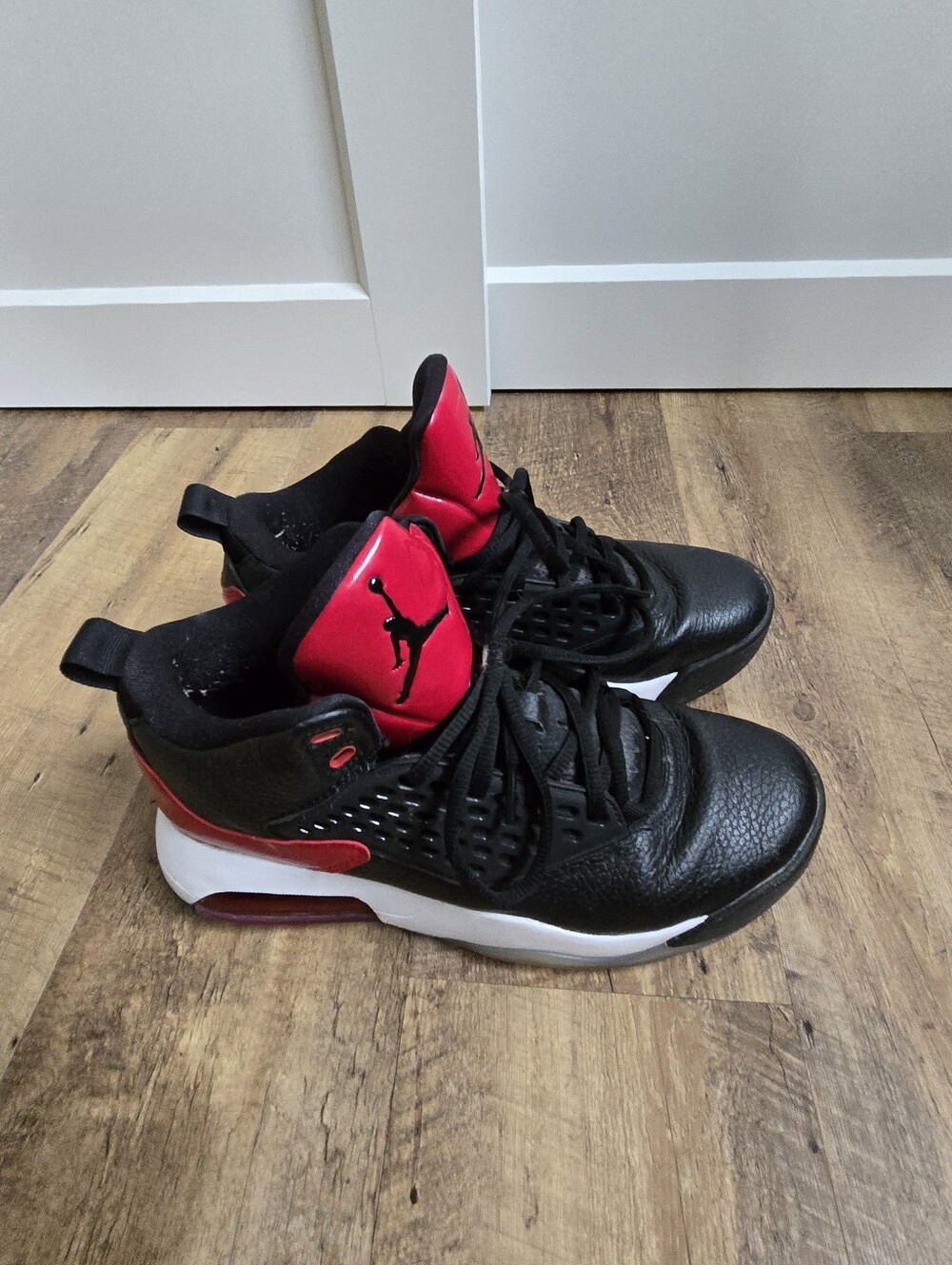 Nike Jordan Maxin 200 Black And Red Mens Size 8 Sneakers